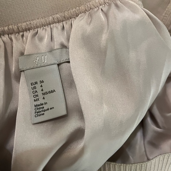 H&M + Skirt + Cream + Size 4 - Picture 3 of 3